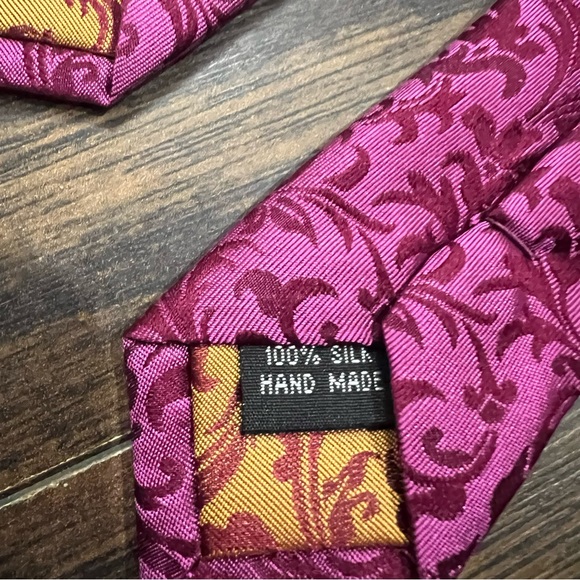 Robert Lewis 100% Silk Handmade Damask Magenta Pink Tie - Picture 5 of 5
